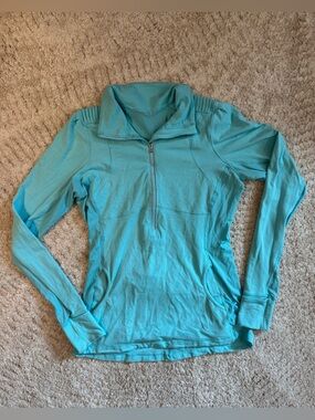 Lululemon Star Runner half-zip pullover in light blue - EUC size M best for 8